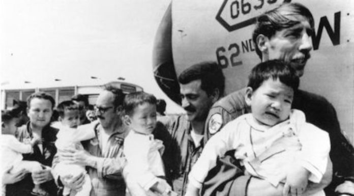 ΣΑΝ ΣΗΜΕΡΑ – 3 Απριλίου 1975: Operation Babylift, διασώζοντας τα ορφανά του πολέμου του Βιετνάμ